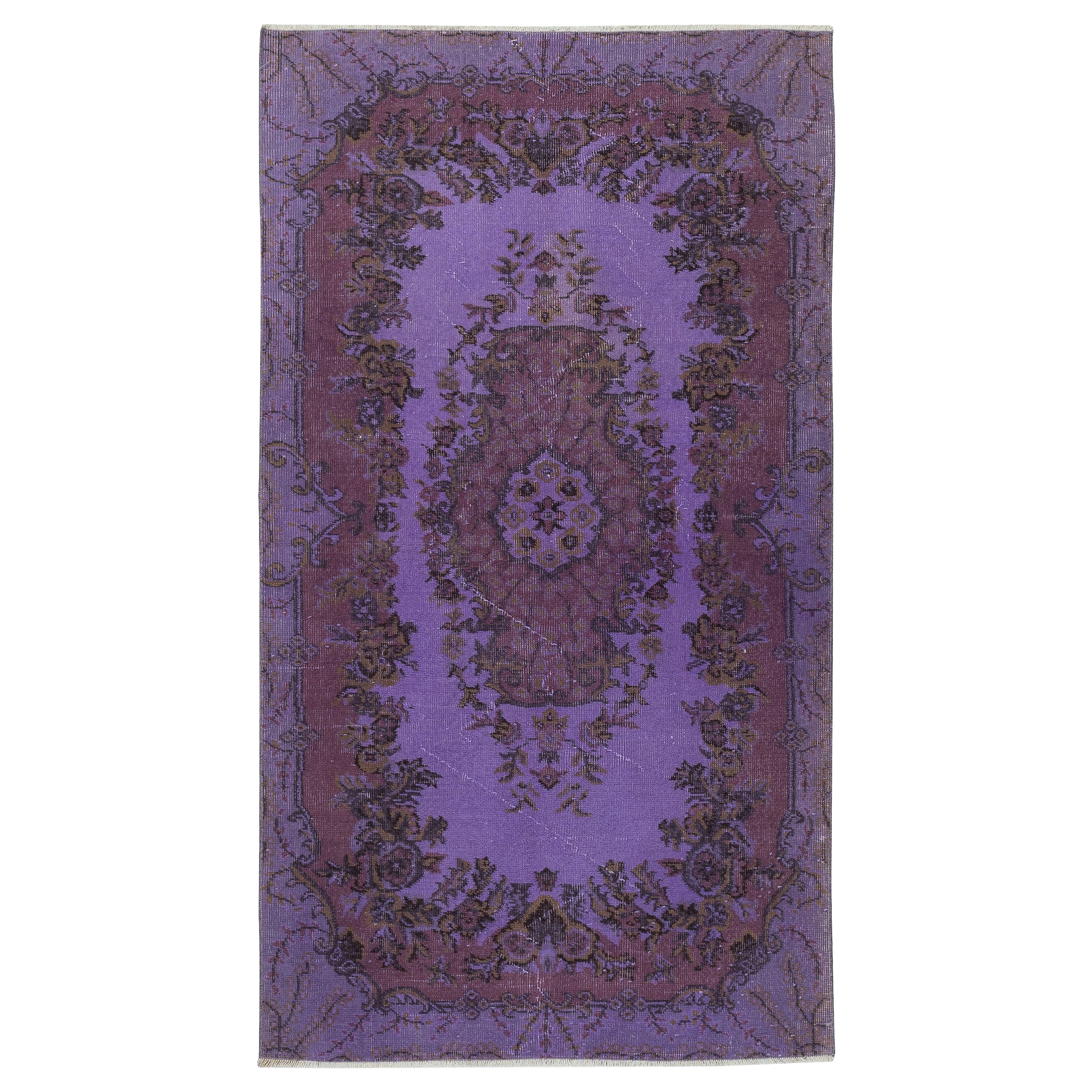 3.8x6.7 Ft Vintage Turkish Accent Rug redyed in Purple Color for modern interior (Tapis d'accent turc vintage teinté en violet pour un intérieur moderne)