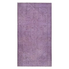 Tappeto turco vintage fatto a mano di 5,5 x 10 piedi, tinto di viola, arredamento bohémien