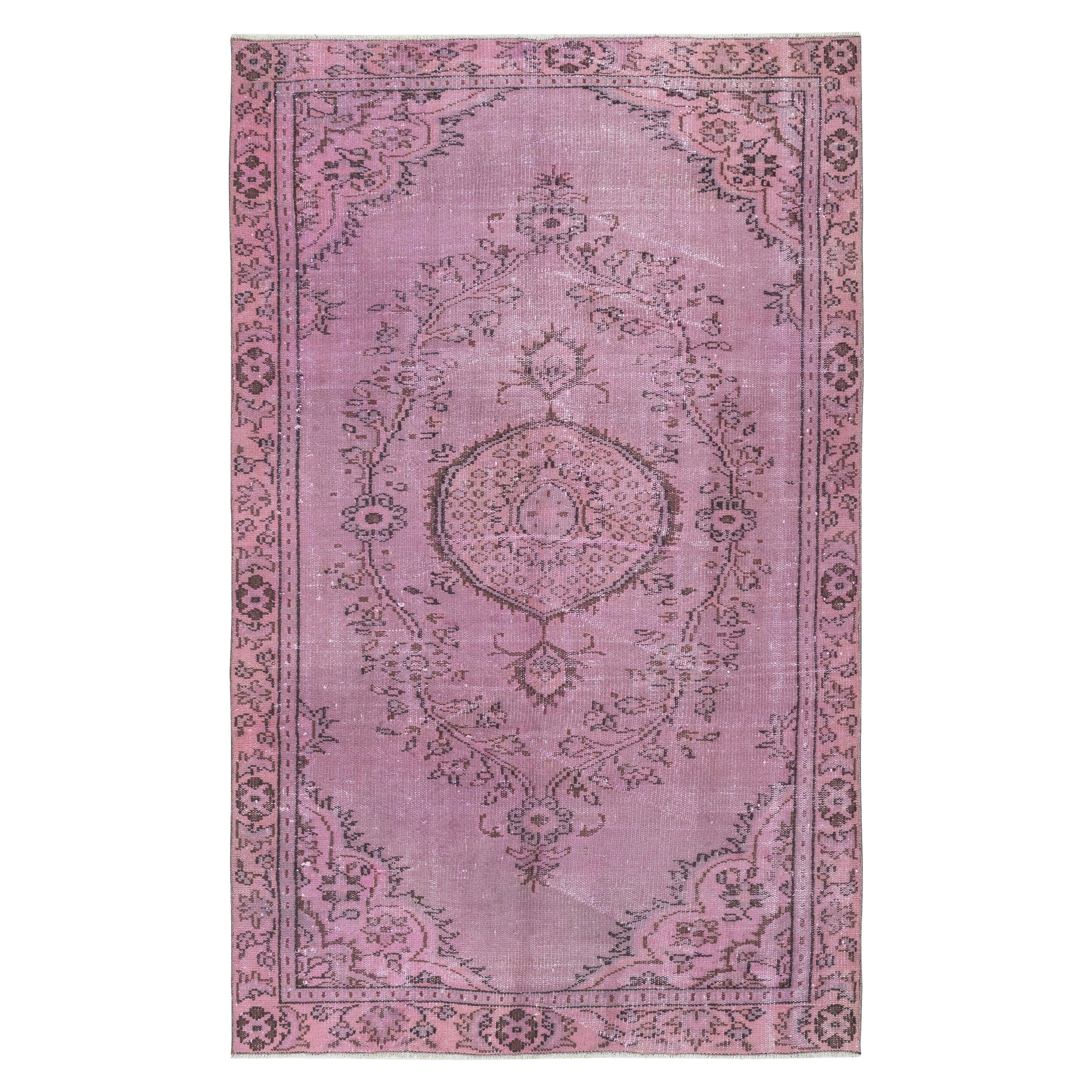 Alfombra turca vintage de 5x8 pies teñida de rosa para interiores modernos