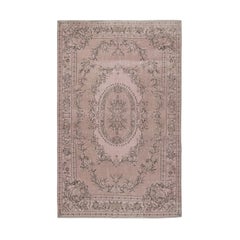 Handgefertigter türkischer Teppich 6.3x10 Ft Vintage Re-Dyed in Weichrosa für moderne Inneneinrichtung