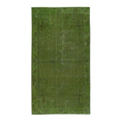 Türkischer 3,5x6,4 Ft Vintage-Teppich im Vintage-Stil, rot gefärbt in grüner Farbe für moderne Inneneinrichtung