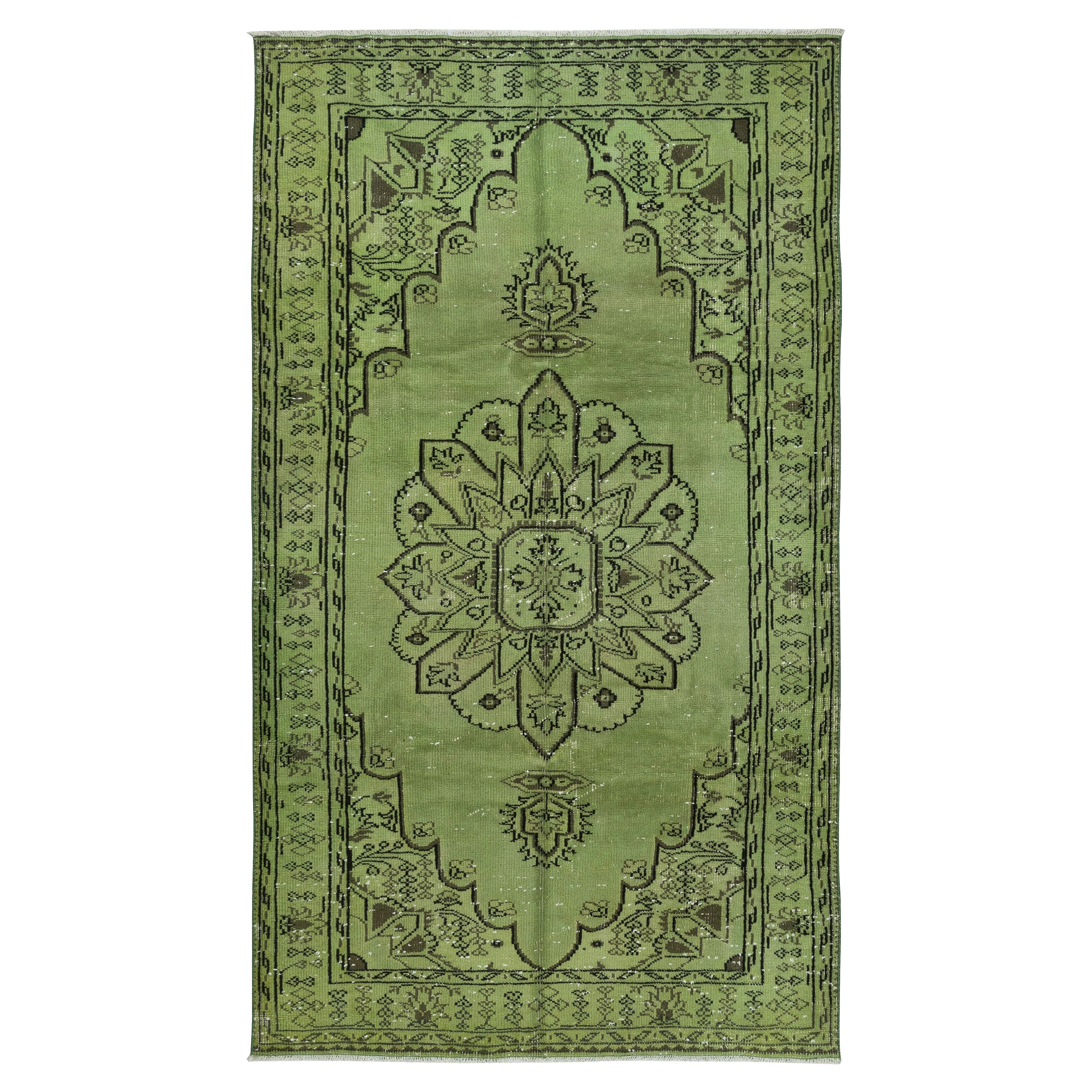 5x9 Ft Vintage Turkish Area Rug redyed in Green Color pour les intérieurs modernes