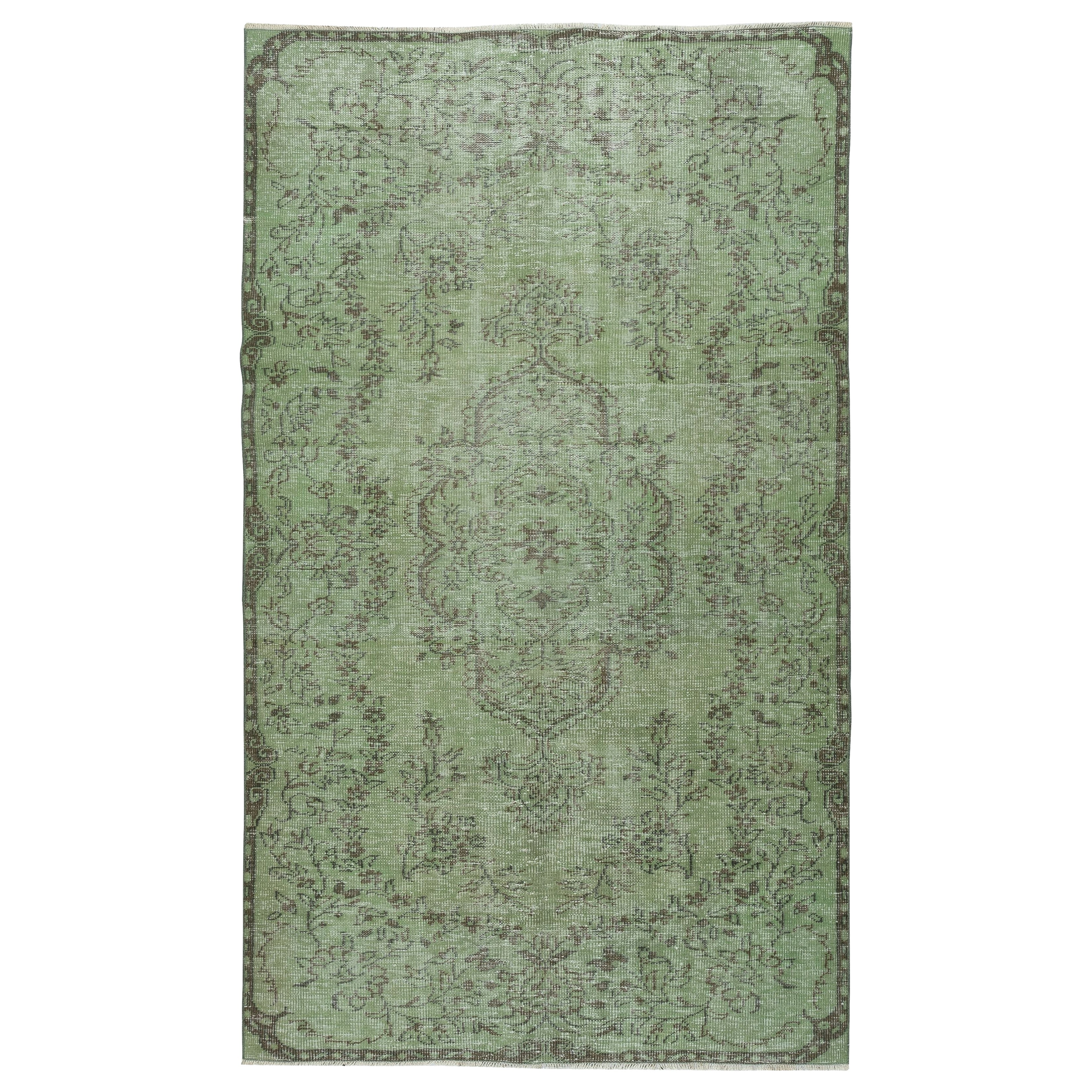 5x8.6 Ft Vintage Turkish Area Rug redyed in Green Color pour les intérieurs modernes en vente