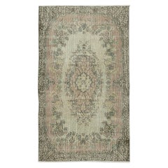 4x6.6 Ft Vintage Turkish Area Rug redyed in Green Color pour les intérieurs modernes