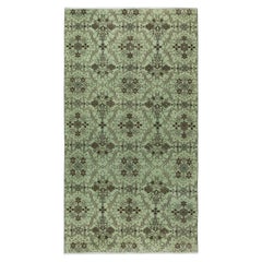 3.8x7 Ft Handmade Turkish Accent Rug with Floral Design and Green Background (Tapis d'accent turc fait à la main avec un design floral et un fond vert)