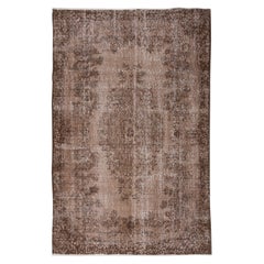 5.5x8.3 Ft Vintage Turkish Area Rug redyed in Brown Color für moderne Innenräume