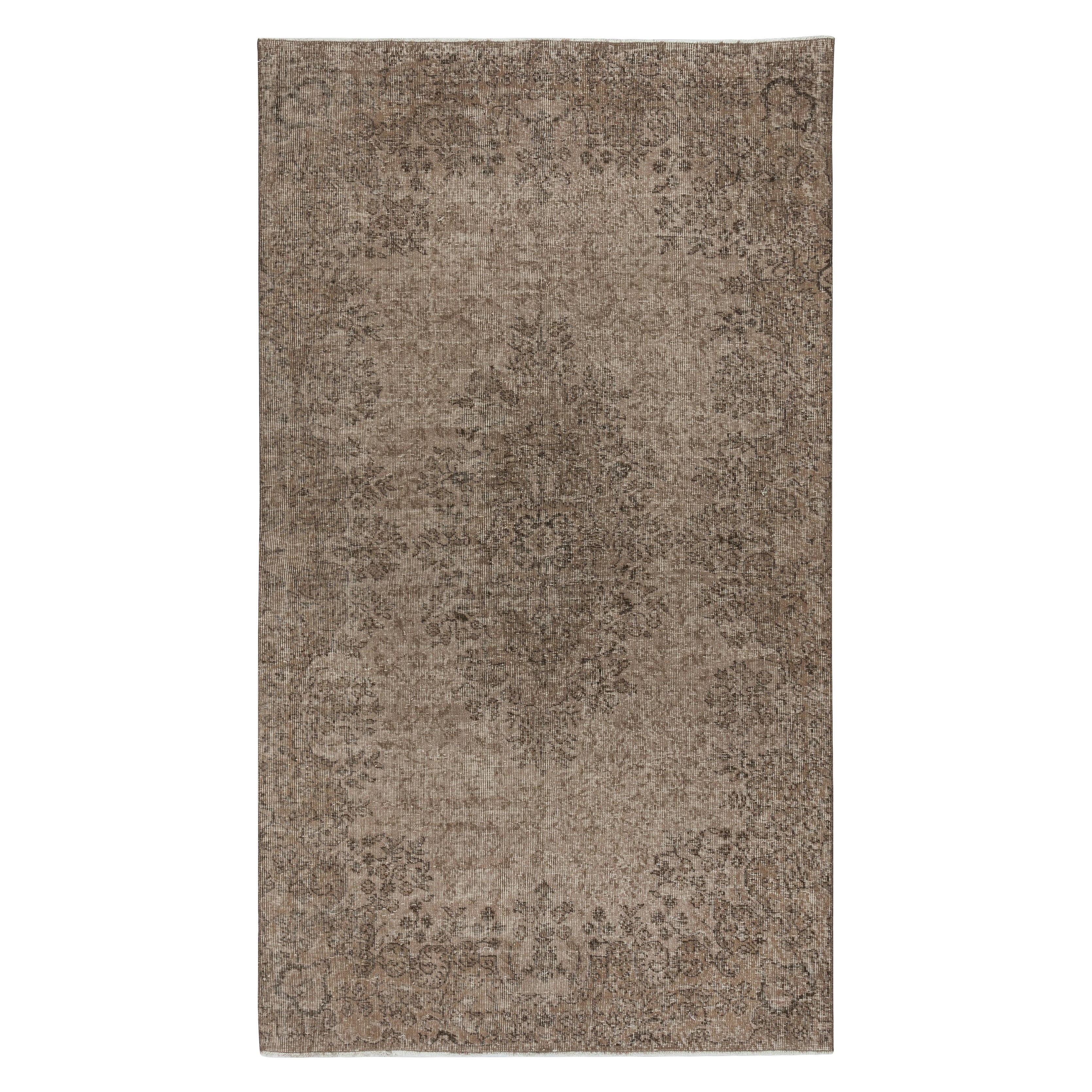 Tappeto per l'area contemporanea in lana 5x8.7 Ft di colore marrone. Annodato a mano in Turchia