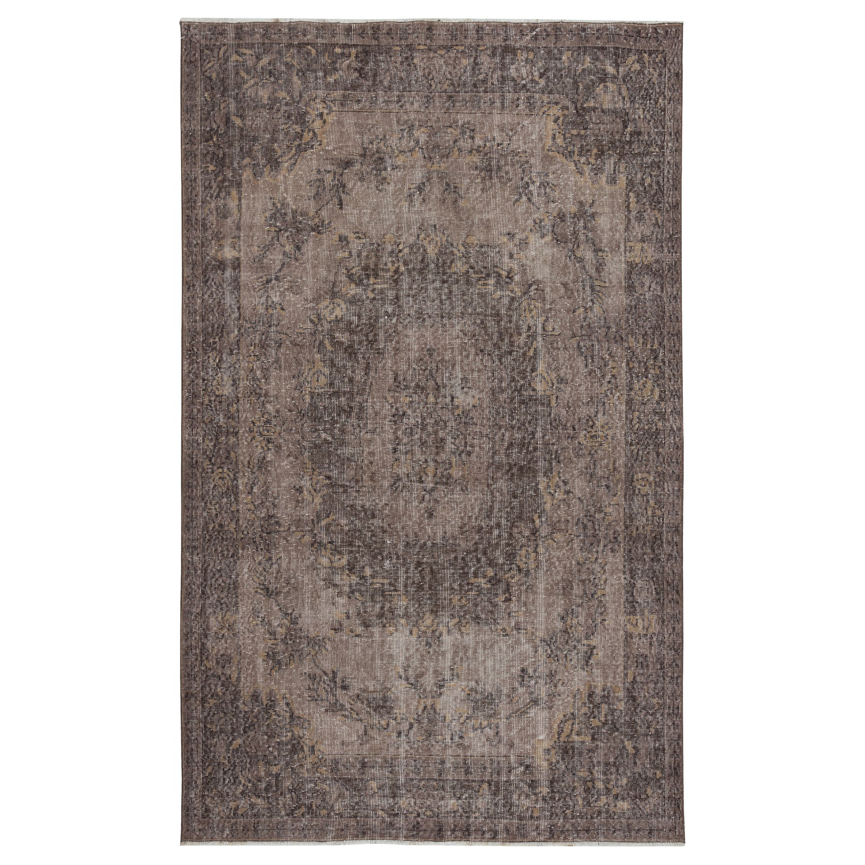 Tappeto da pavimento 5.7x9 Ft realizzato a mano in Turchia. Tappeto per l'area tinto in marrone in vendita