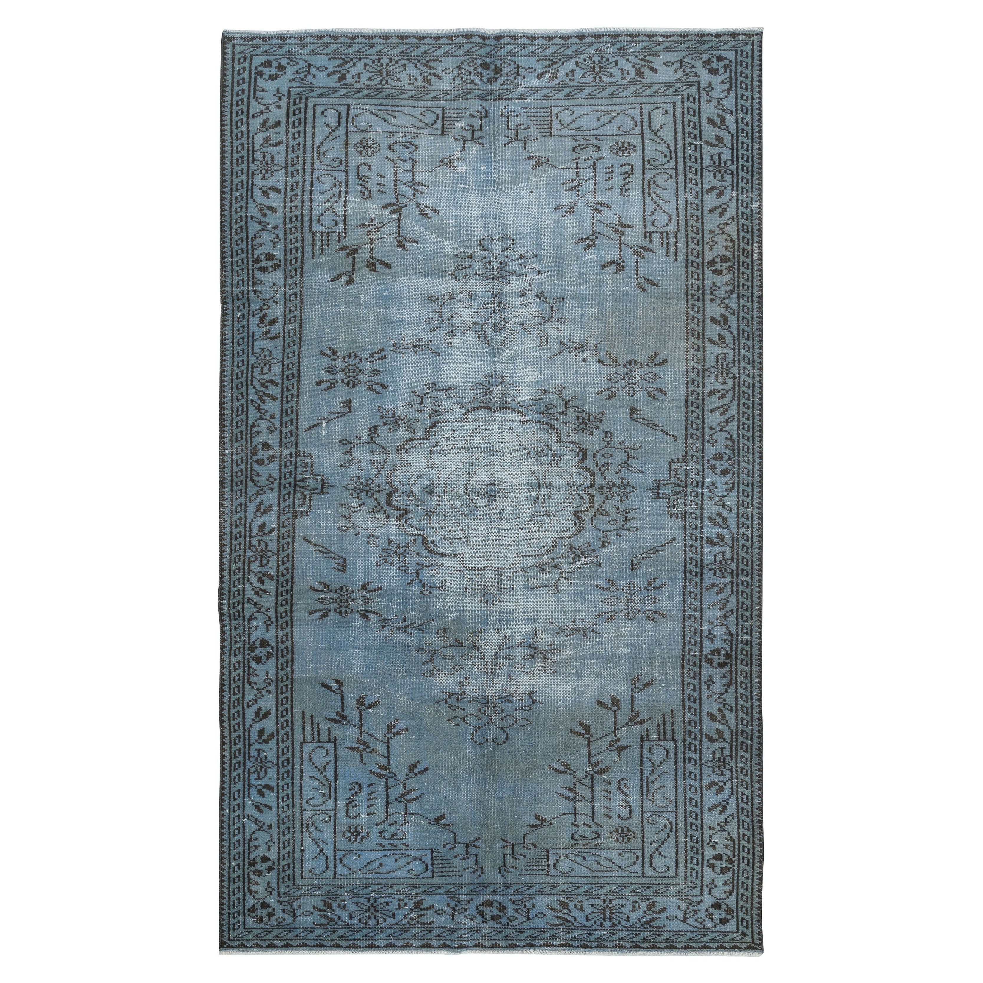 Alfombra turca vintage hecha a mano de 5x8,5 pies teñida de azul para interiores modernos