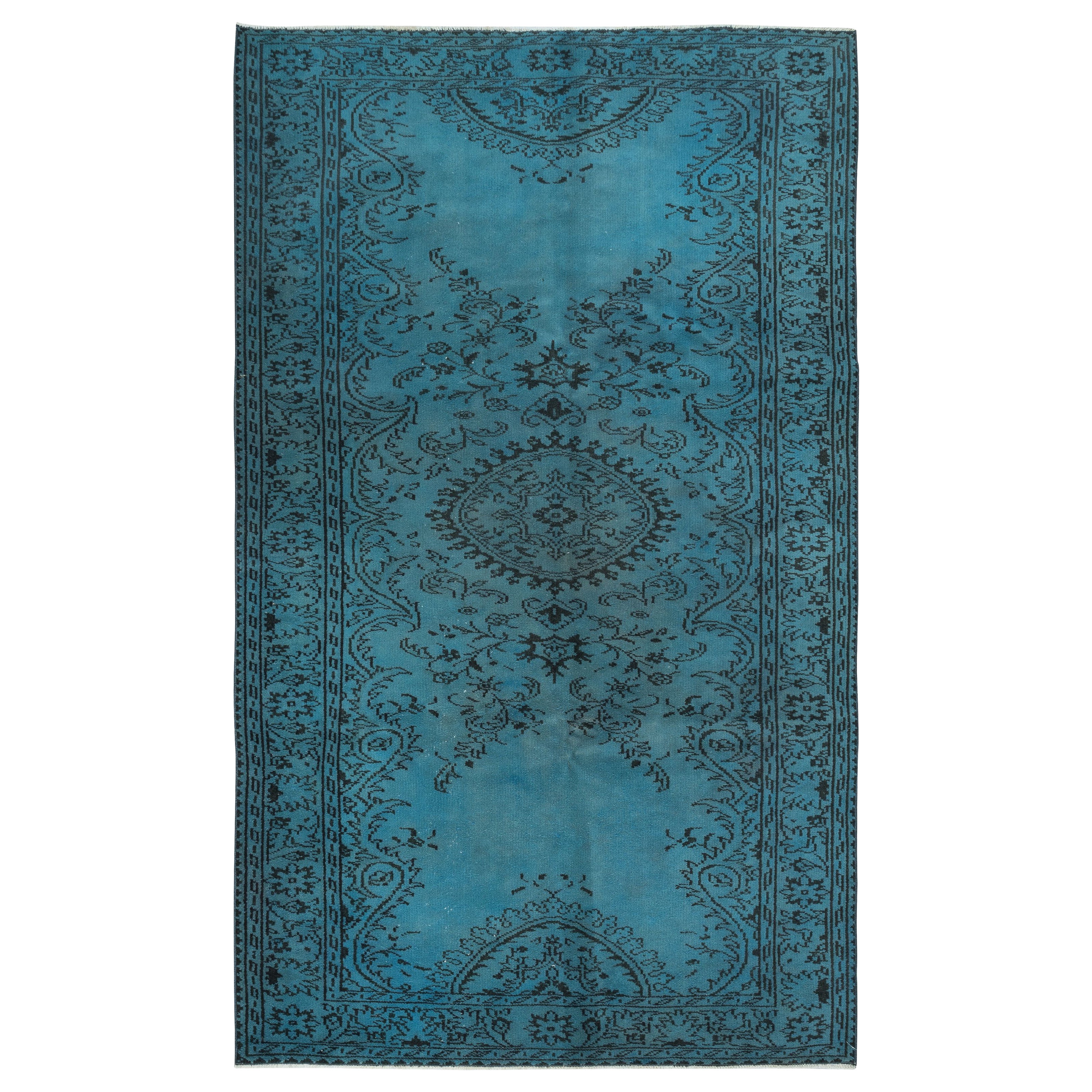 Alfombra Turca Vintage de 5,5x9 pies teñida en Azul para interiores contemporáneos en venta