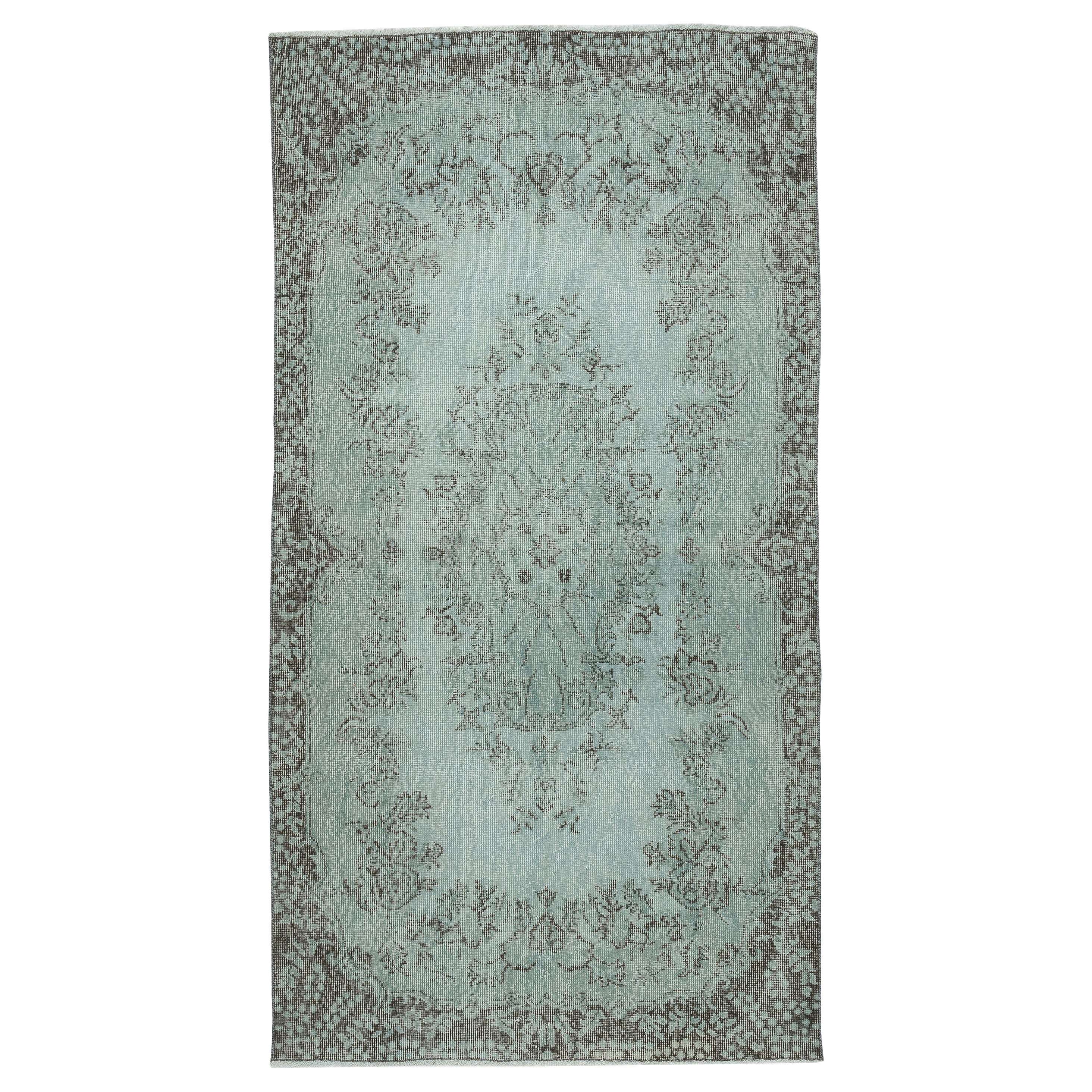 3.8x7 Ft Modern Modern Handmade Turkish Accent Rug Re-Dyed in Light Blue Color (Tapis d'accent turc fait à la main et reteint en bleu clair)