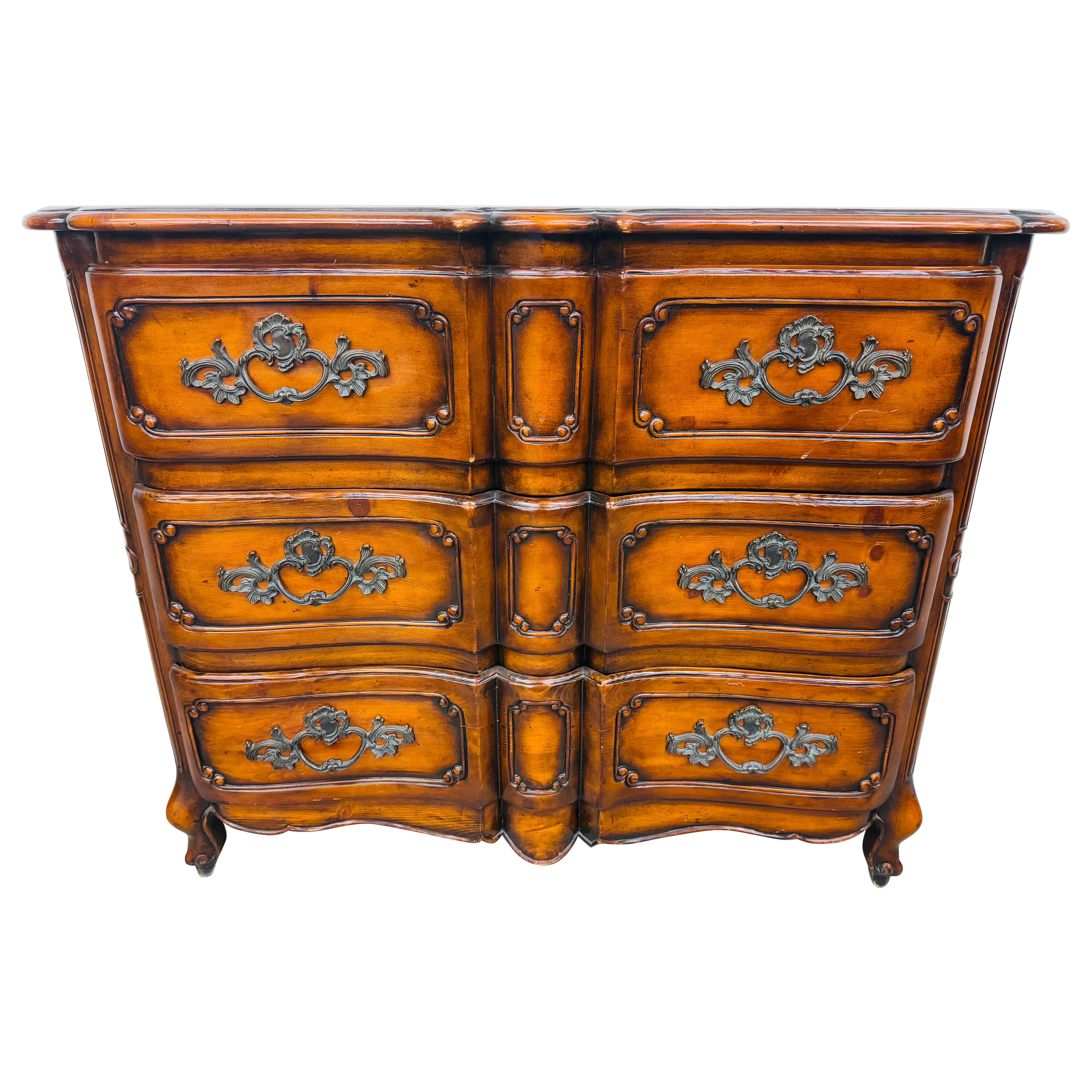 Vintage French Provincial Style 3-Schublade Bachelor Chest im Angebot
