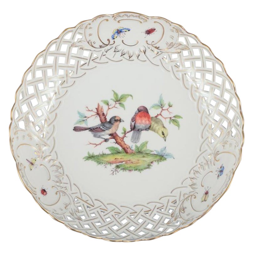 Meissen, Allemagne. Grand bol ouvert en porcelaine avec motif d'oiseaux et d'insectes