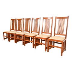 Stickley Mission Arts & Crafts Sillas de comedor de madera de cerezo con respaldo alto y husillo