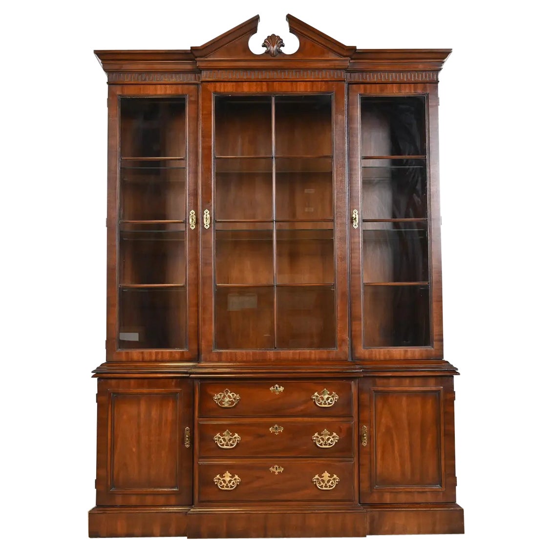 Drexel Heritage Armario librería de caoba tallada georgiana con frente de separación iluminado