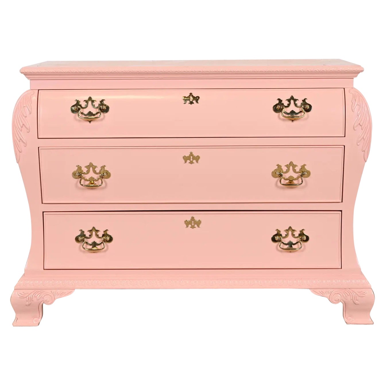 Century Furniture Chippendale Cassettiera o Commode laccata rosa
