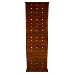 Très grand cabinet d'apothicaire / cabinet de barbier hollandais en noyer Art Nouveau, années 1900