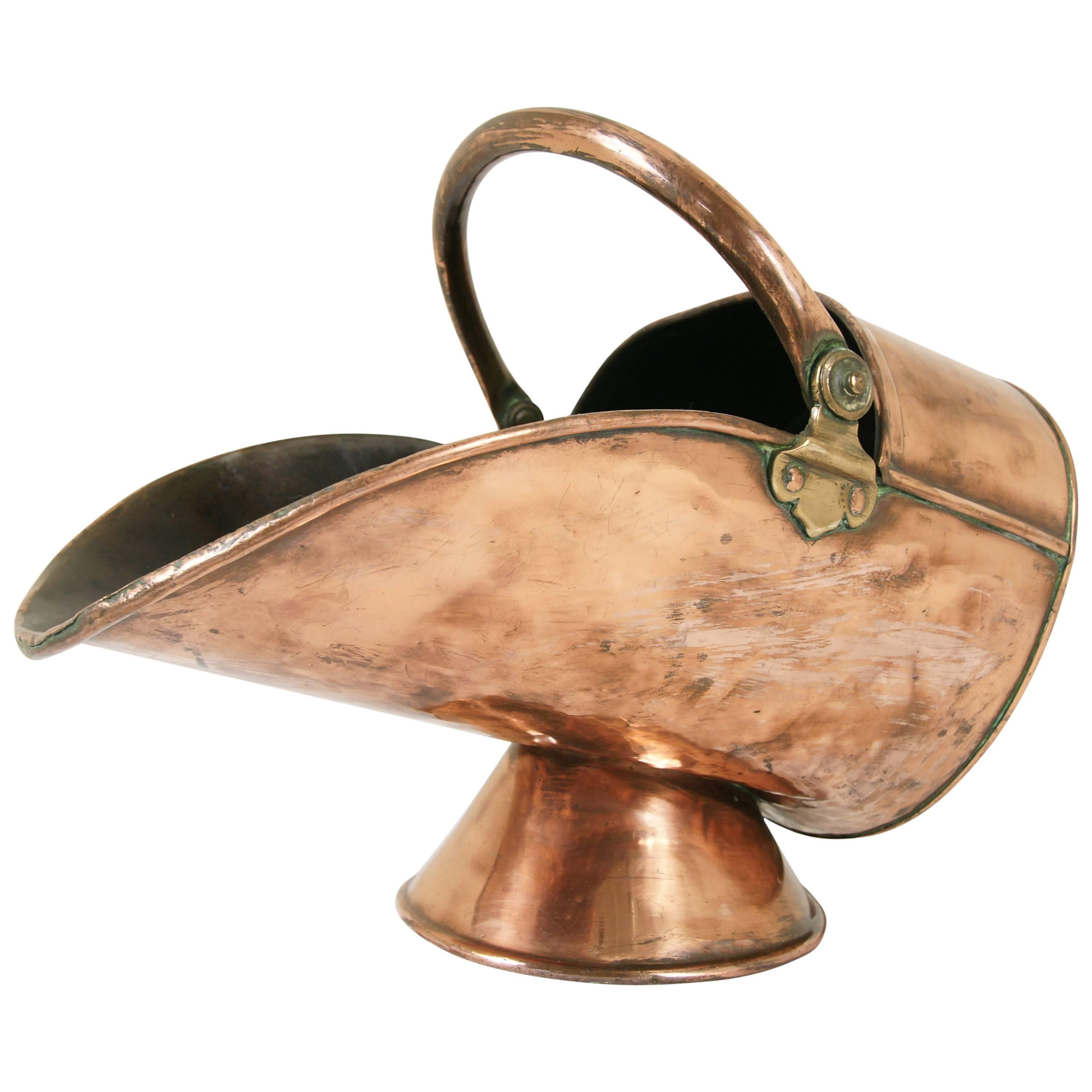 B204 Antique Scottish Helmet Shaped Copper Coal Scuttle/Hod, 7.5lbs