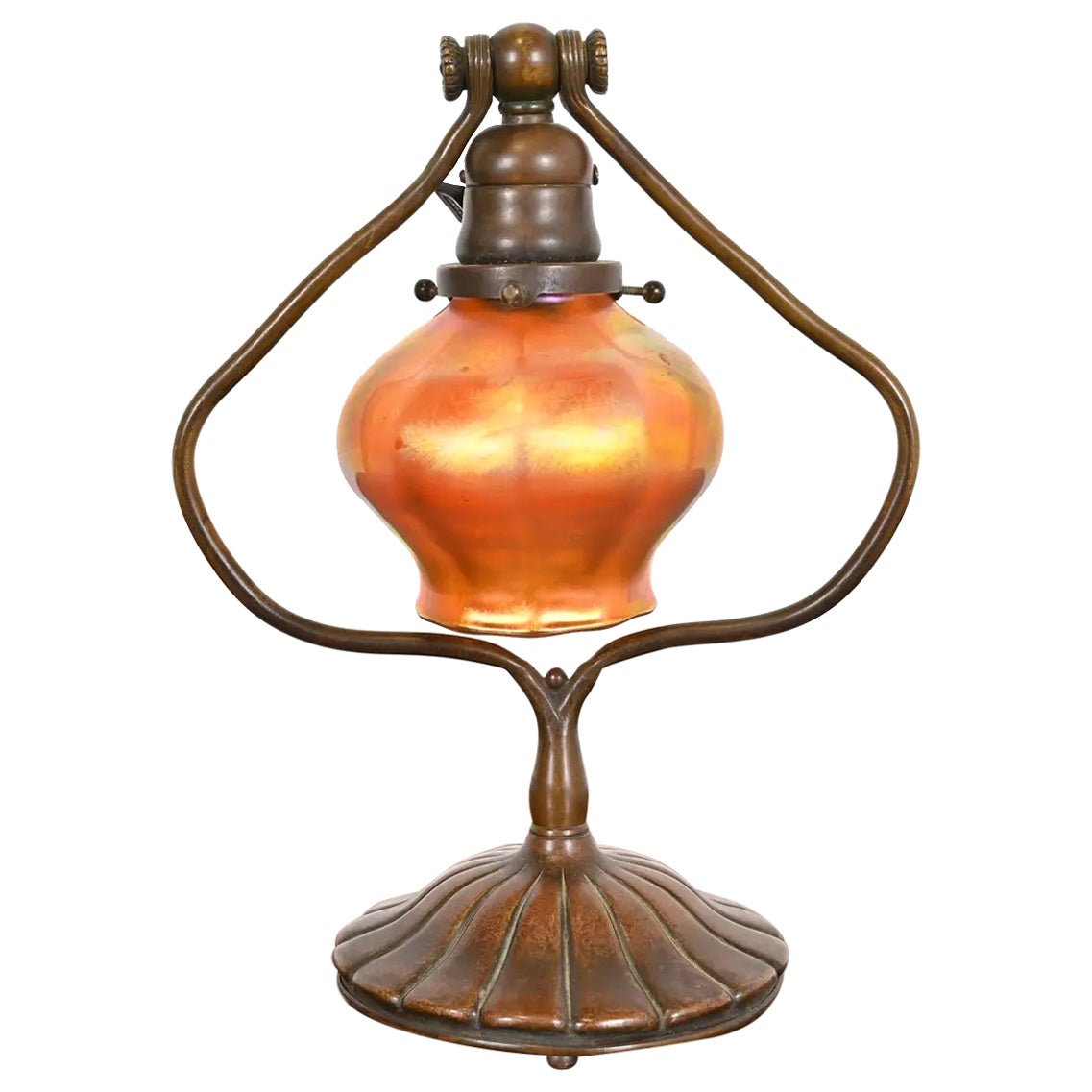 Tiffany Studios New York Bronze Harfe Favrile schillernde Kunstglas Schreibtischlampe