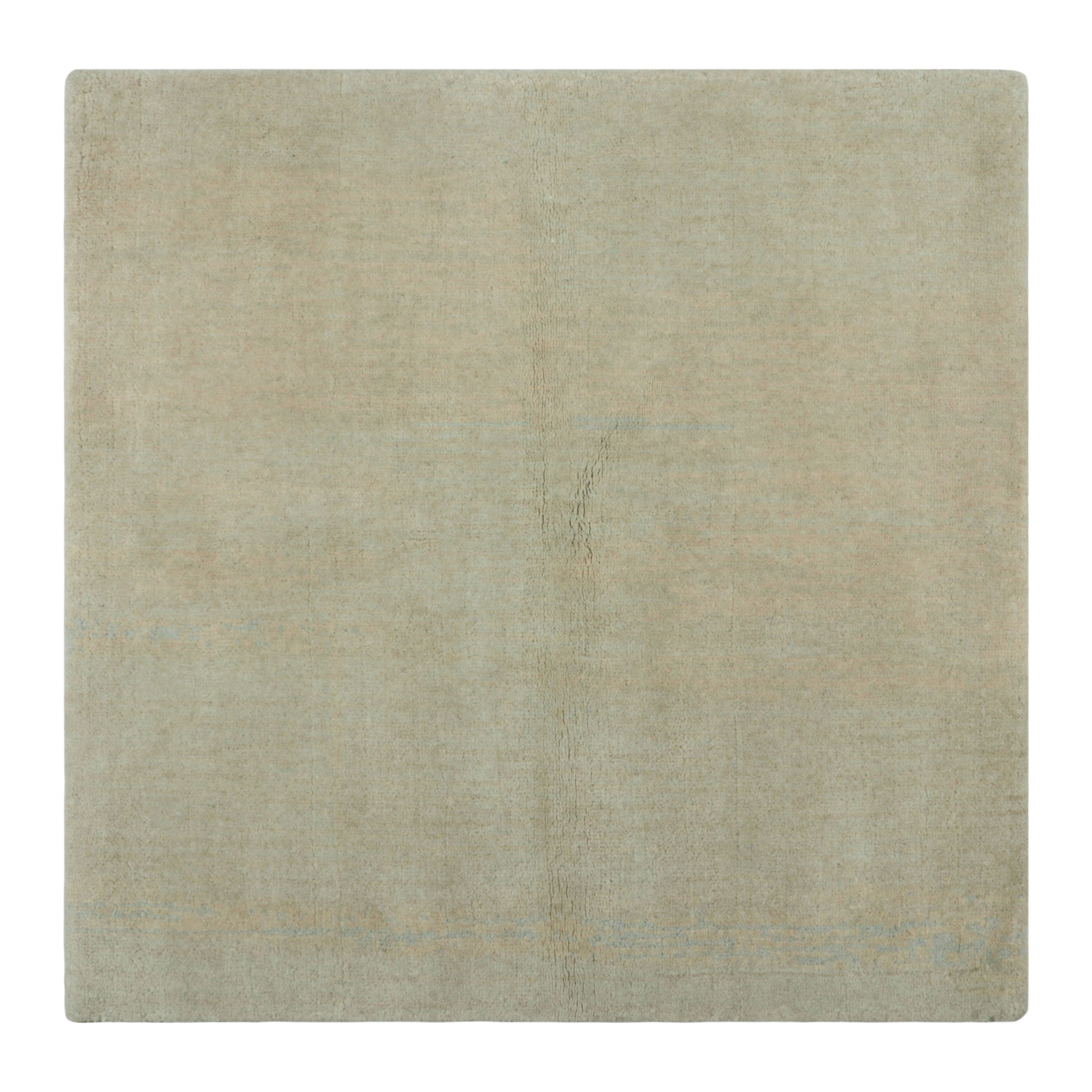 Rug & Kilim's Contemporary Textural Solid Rug in Grün, Blau und Creme mit Schlieren