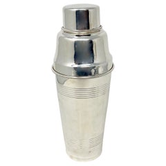 Coctelera inglesa de Birmingham "Gaskell & Chambers" bañada en plata, circa 1930.
