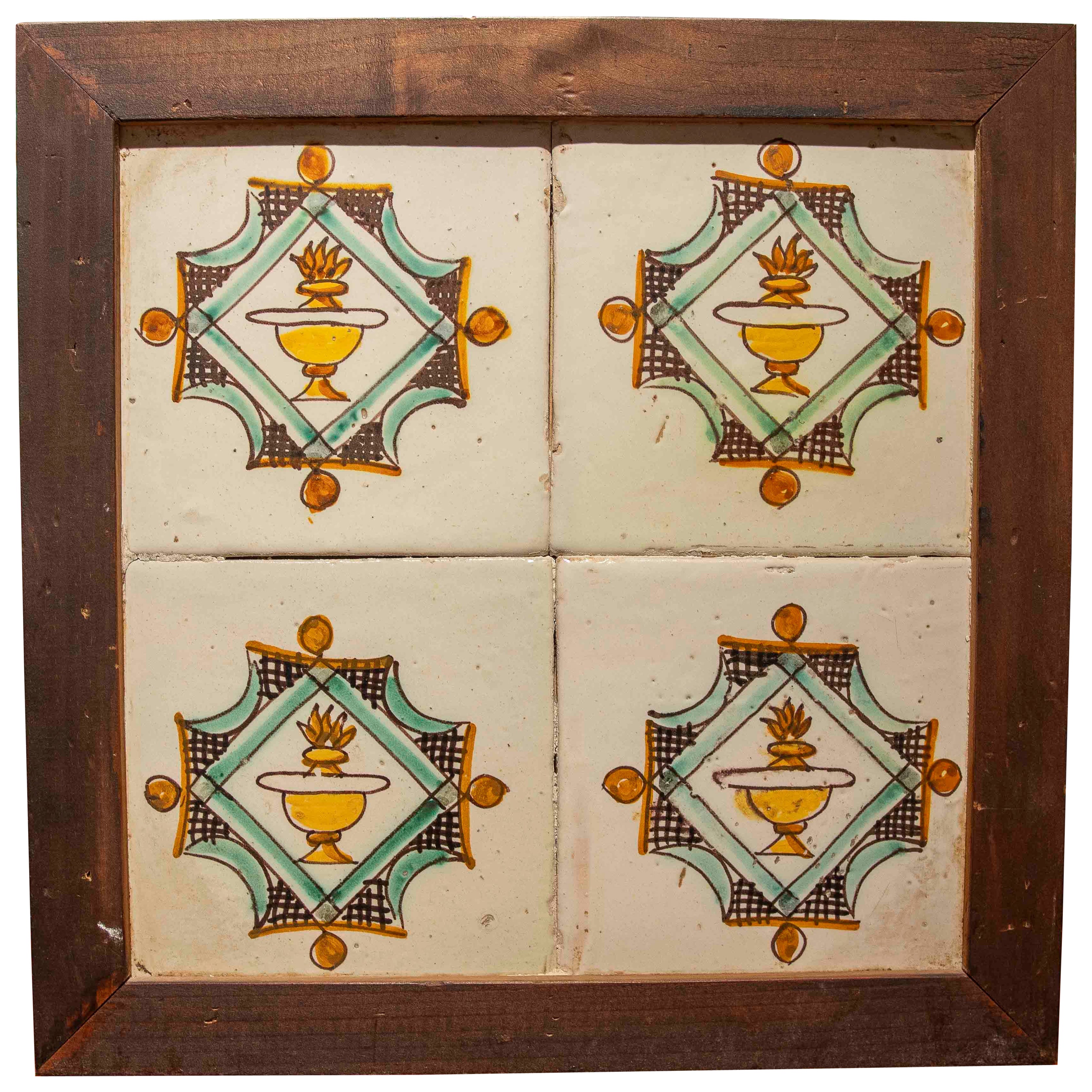 Pannello anni '50 composto da quattro piastrelle antiche con motivi decorativi
