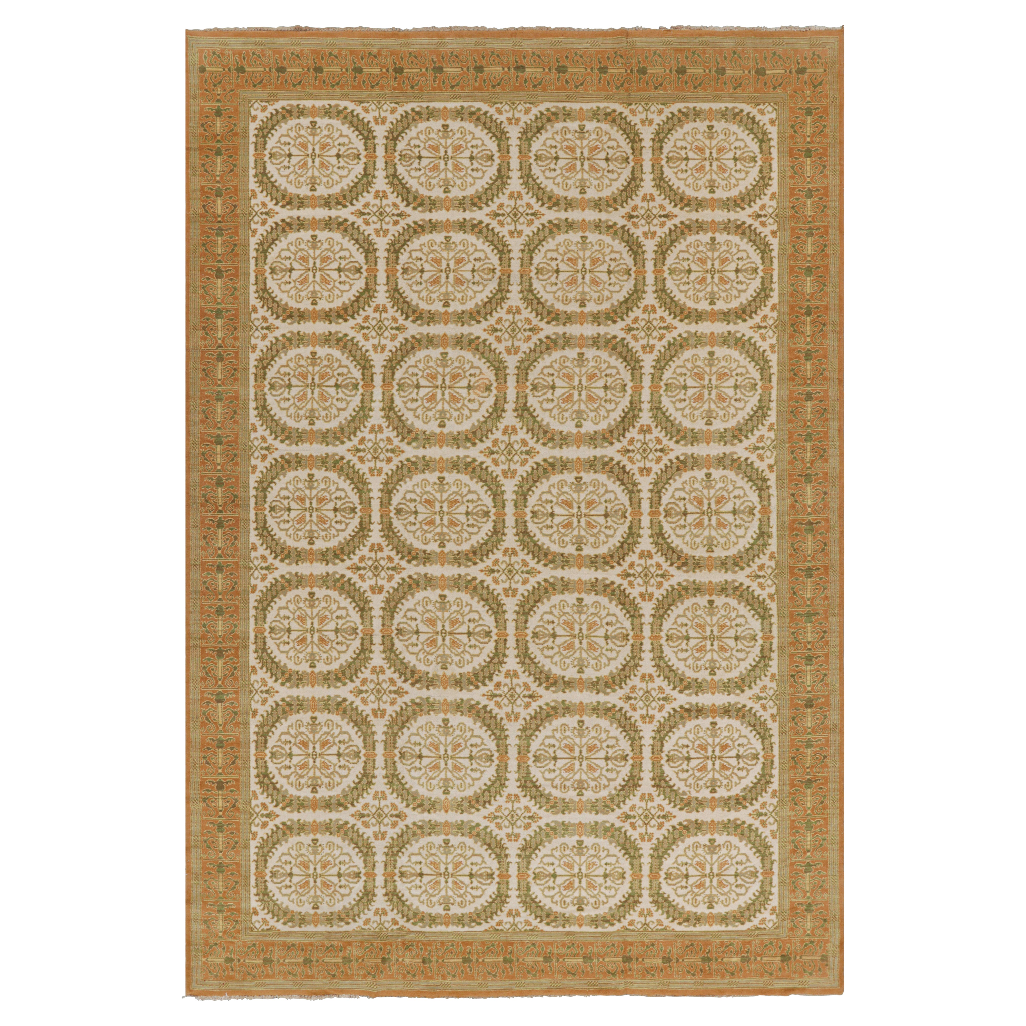 Alfombra Española Antigua en Verde y Beige con Motivo de Medallón  Rug & Kilim