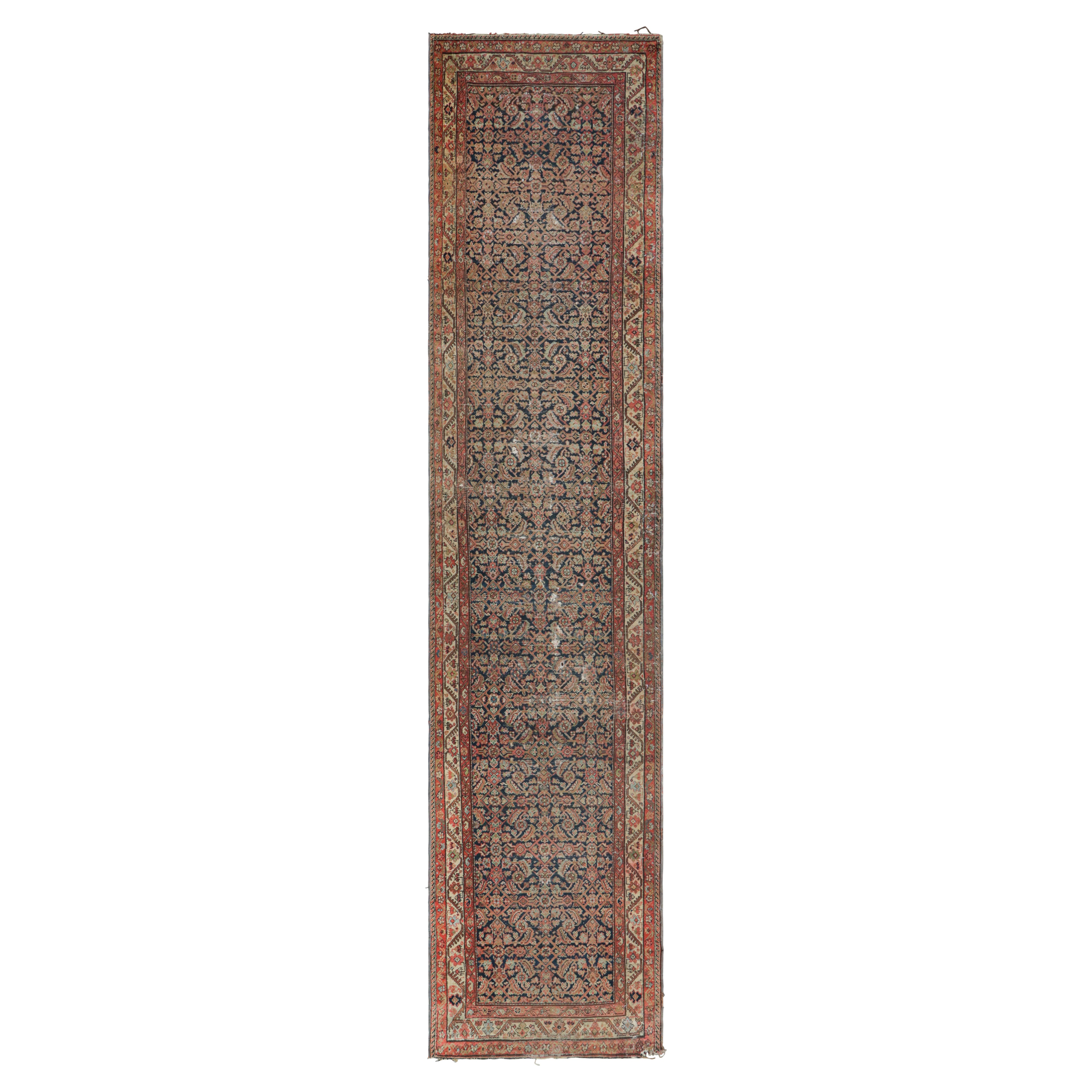 Antiker persischer Mahal-Läufer mit extralangem Mahal-Läufer und Blumenmuster  Rug & Kilim
