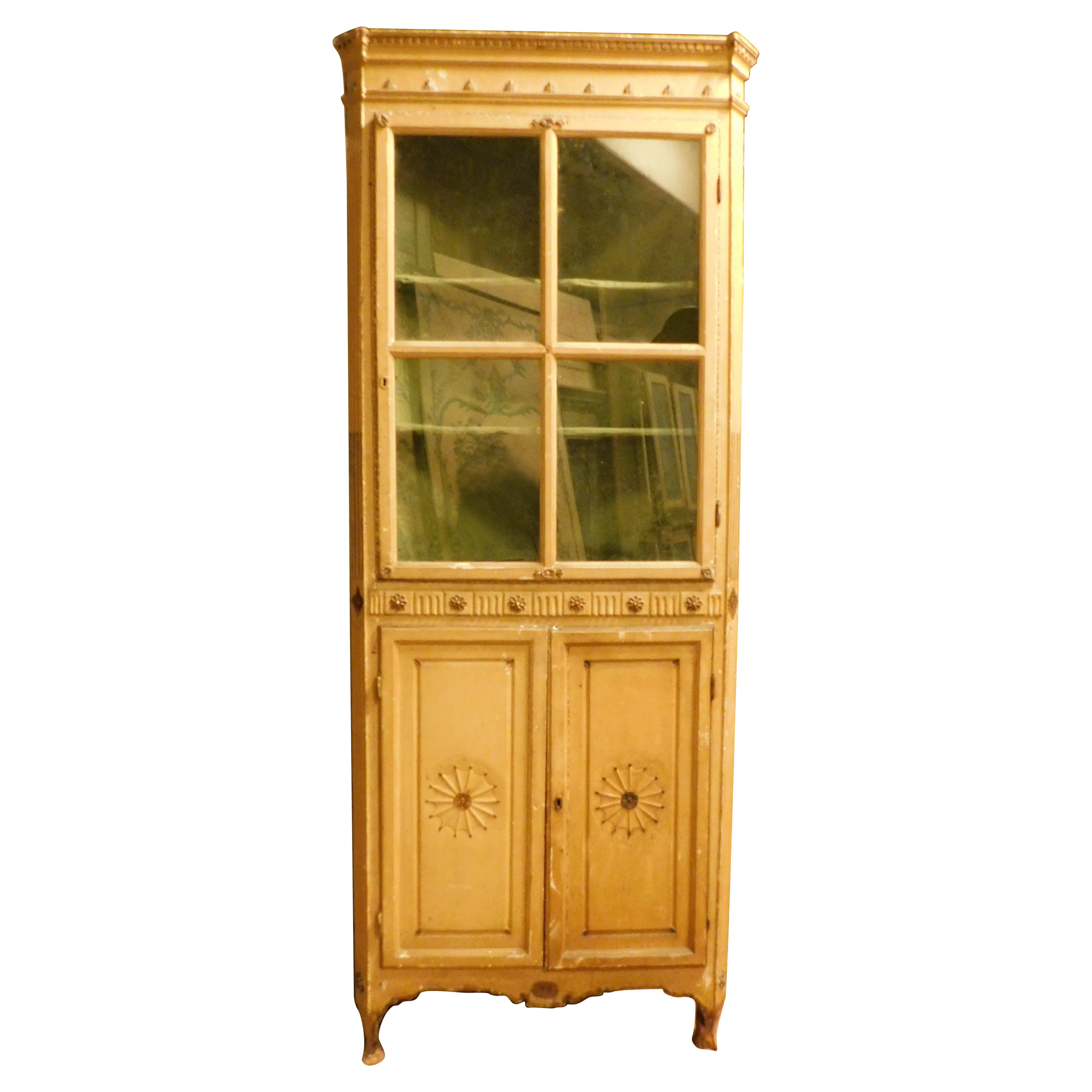 Corner display cabinet in yellow lacquered wood with glass part, Italy