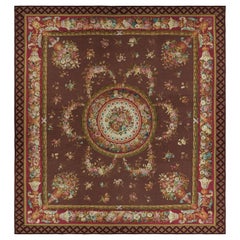 Übergroßer antiker Aubusson-Teppich in Brown mit floralen Medaillons