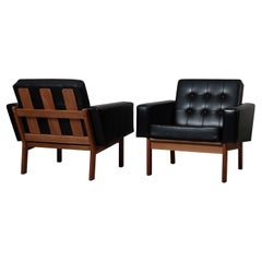 Paar Modernist Oak Lounge Chairs