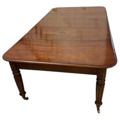 Mesa de Comedor Extensible Antigua de Caoba Figurada de 12 Plazas de Calidad Excepcional