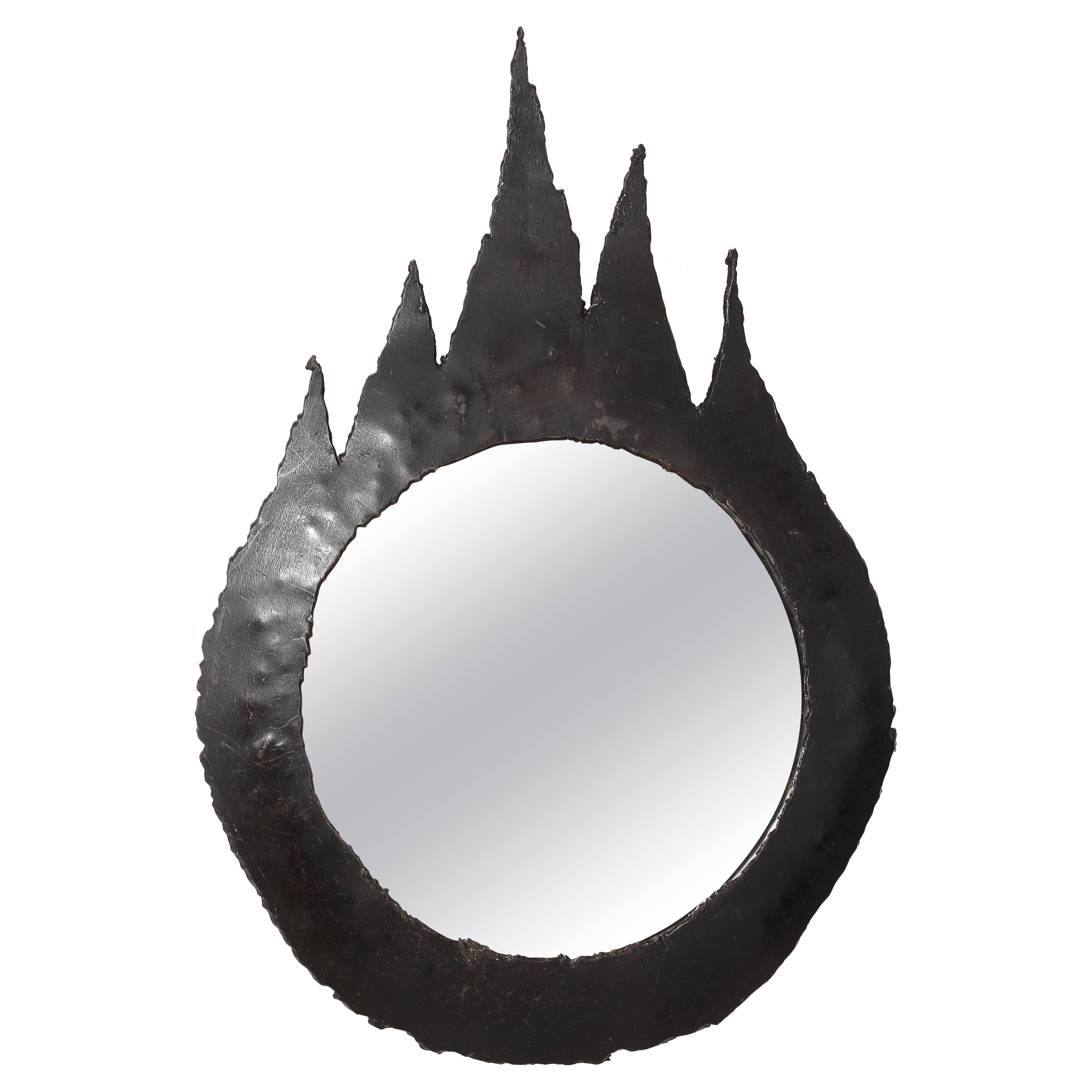 Petite Patinated Cut Steel "Goutte de Feu" Brutalist Spiegel - Frankreich 1970er Jahre im Angebot