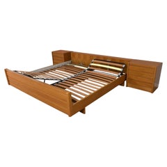 Cama de Plataforma Moderna King Size con Posiciones Ajustables y Mesillas de Noche