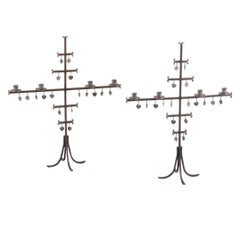 Gunnar Ander, diseñador sueco. Pareja de candelabros de hierro fundido. 1960s