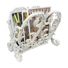 Porte-revues vintage en métal moulé peint Stand