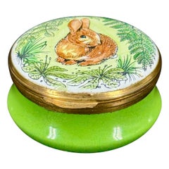 Boîte à bijoux anglaise peinte en émail représentant un lapin