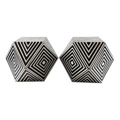 Mesa auxiliar o auxiliar escultórica de resina en blanco y negro de estilo art déco, un par