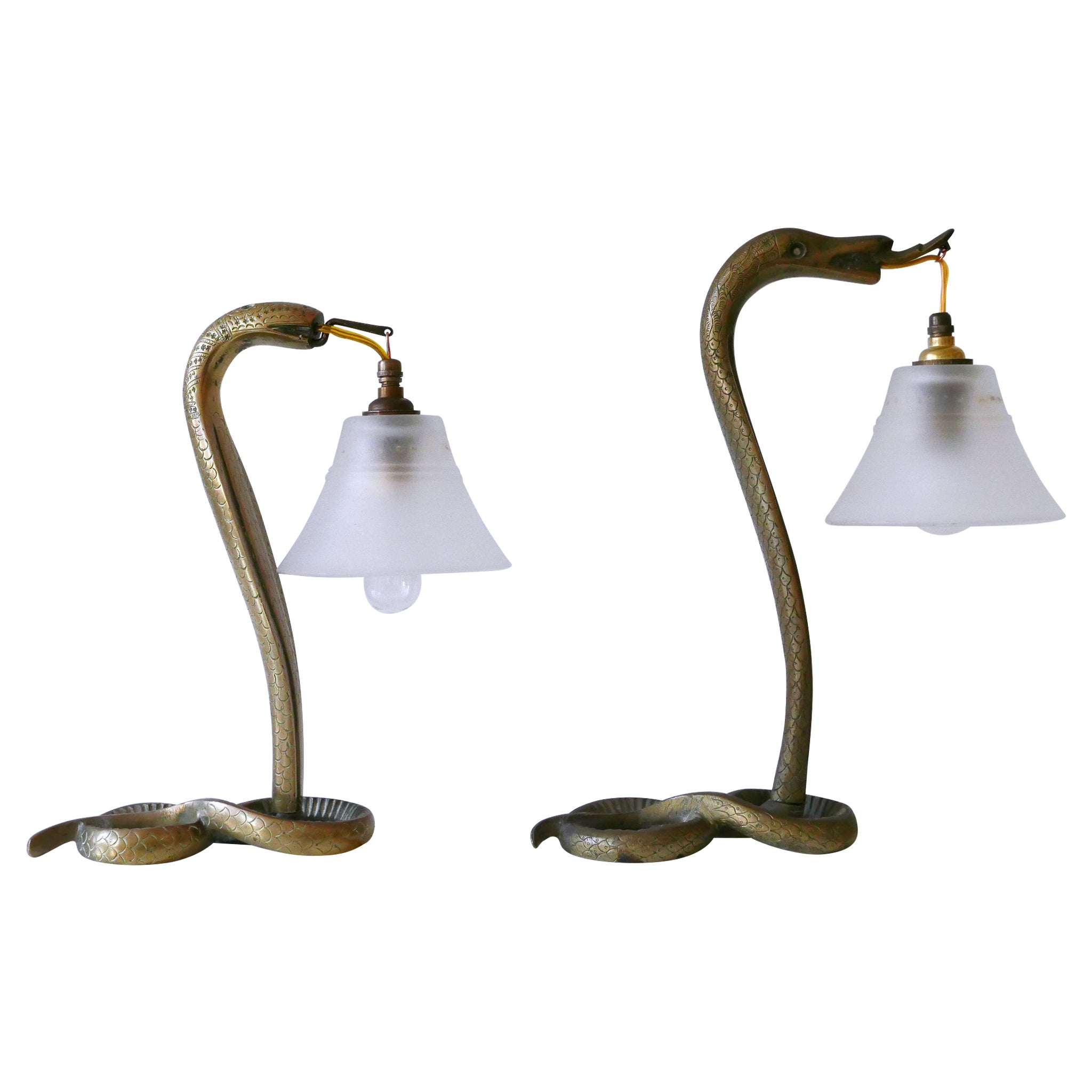 Conjunto de dos lámparas decorativas de sobremesa Art Nouveau Cobra de Bronce Francia Década de 1910