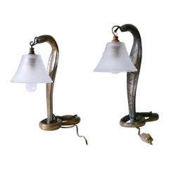 Conjunto de dos lámparas decorativas de sobremesa Art Nouveau Cobra de Bronce Francia Década de 1910