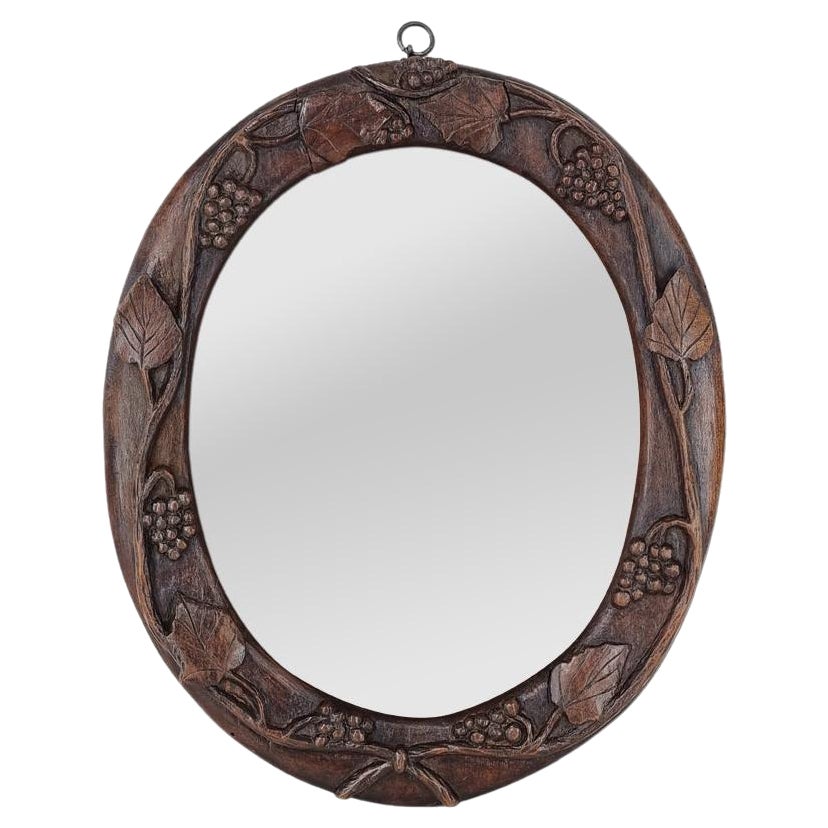 Petit miroir antique ovale en bois sculpté à la main, vers 1880