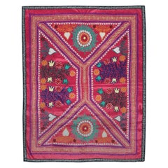 Colgante de pared de seda y algodón bordado de 4,3x5,5 pies. Cubrecama rojo. Mantel nuevo