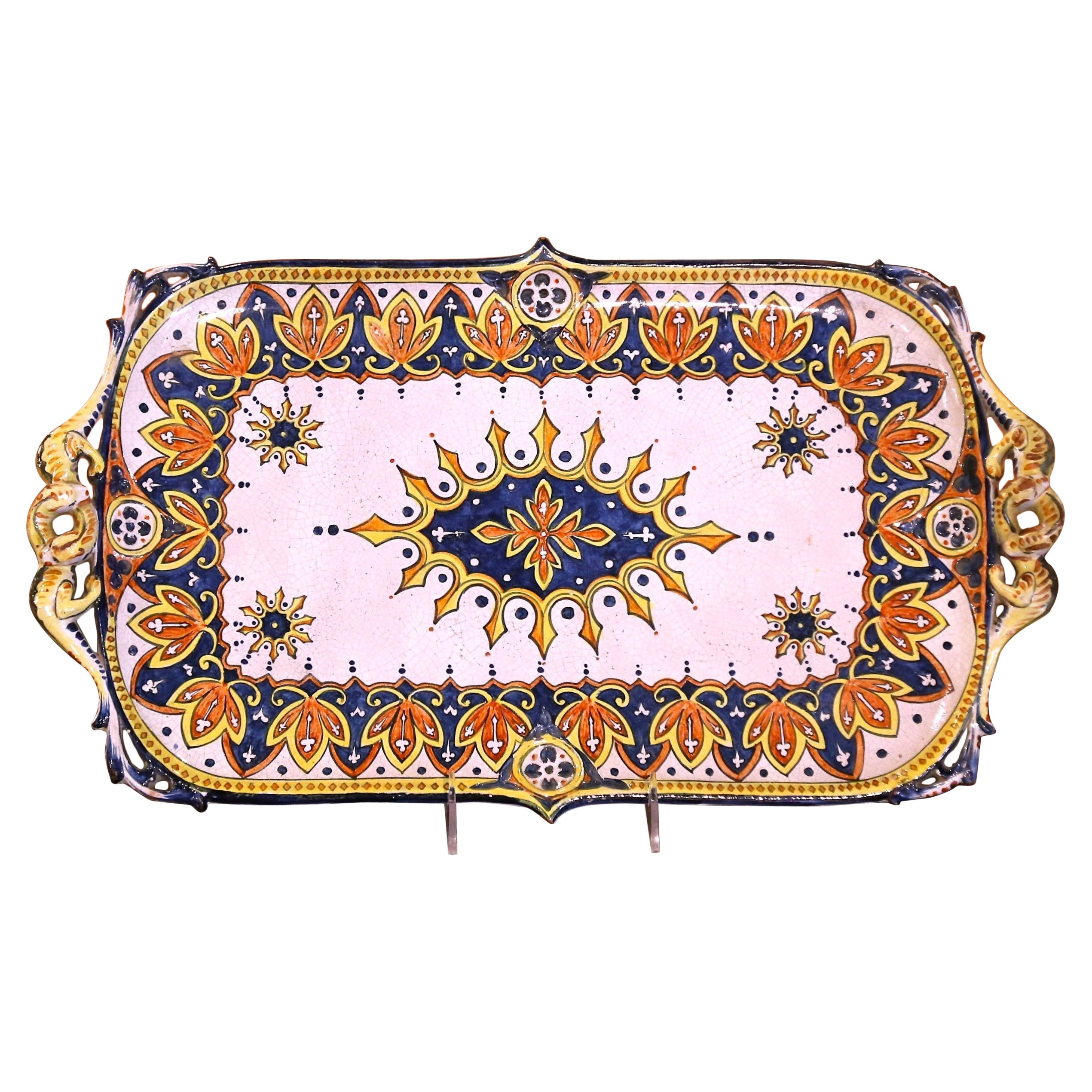 Vassoio da portata in maiolica francese dipinto a mano dei primi del Novecento, proveniente da Rouen
