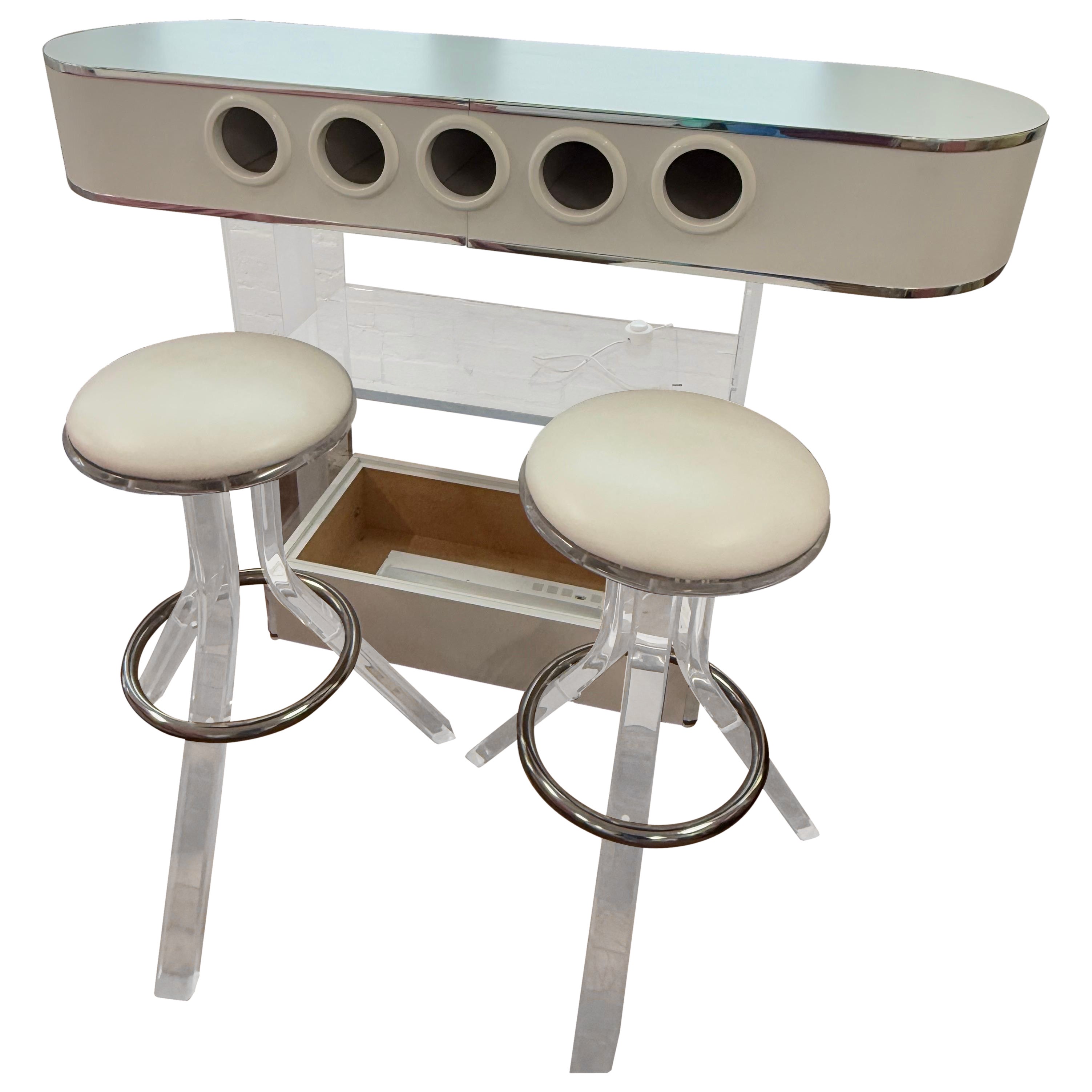Barra de bar blanca Lucite 1970 con 2 taburetes de bar de Hill Manufacturing Co. - Set de 3