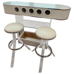 Barra de bar blanca Lucite 1970 con 2 taburetes de bar de Hill Manufacturing Co. - Set de 3