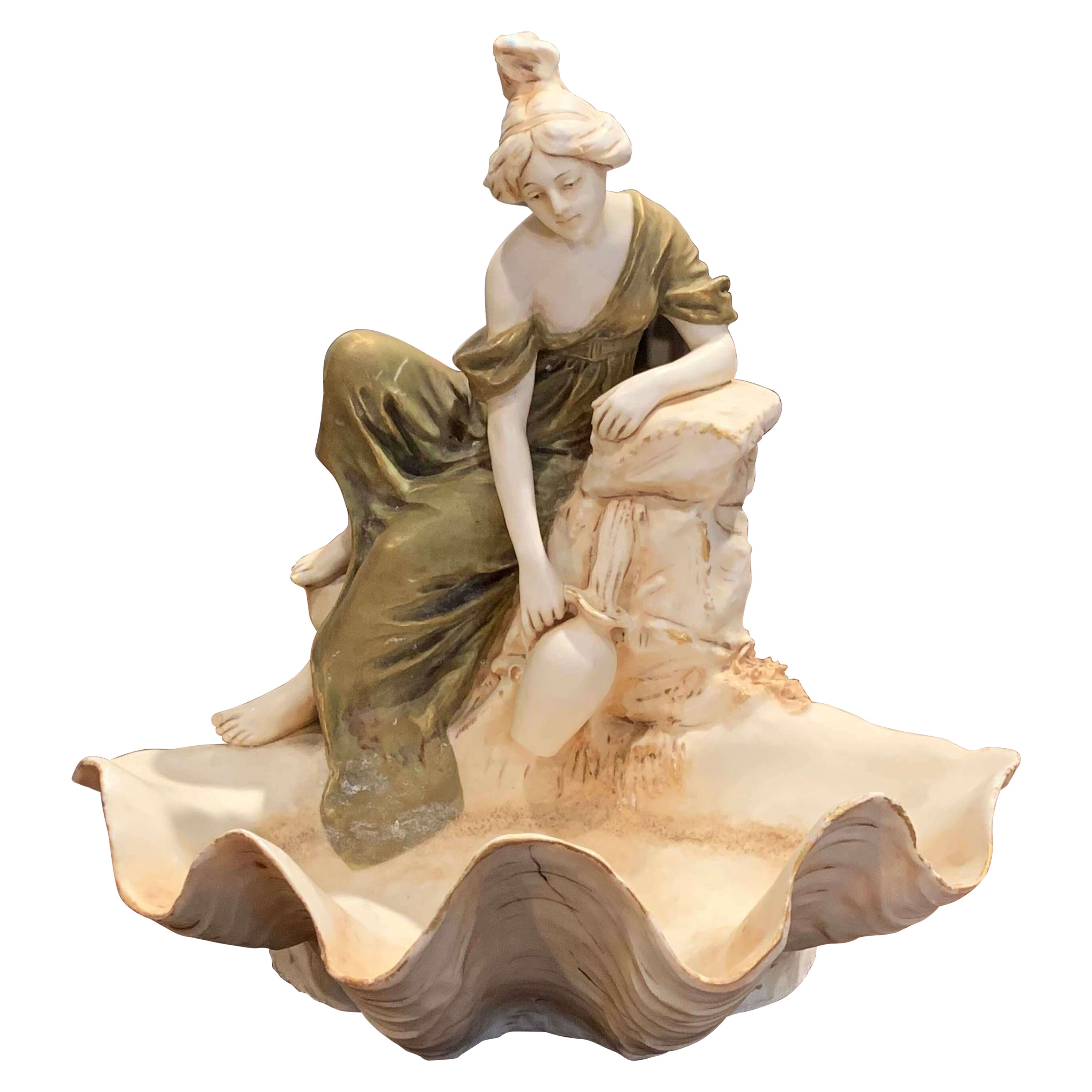 Escultura de mujer de porcelana tallada checa Royal Dux de principios del siglo XX en venta