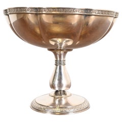 Tiffany & Co. Coupe à fruits ou bol central sur piédestal en argent antique