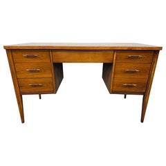 Mid-Century Modern Broyhill Saga Walnuss Schreibtisch