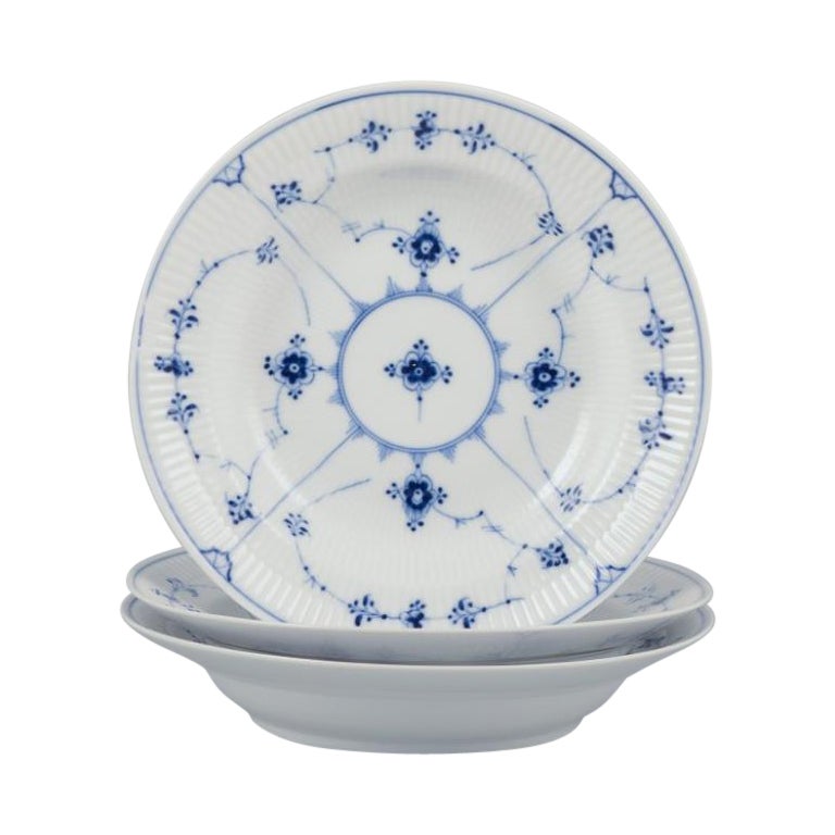 Royal Copenhagen Blue Fluted Plain. Tre piatti profondi in porcellana.