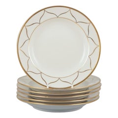 Meissen, Germania. Set di sei piatti. Porcellana bianca con decorazioni dorate.
